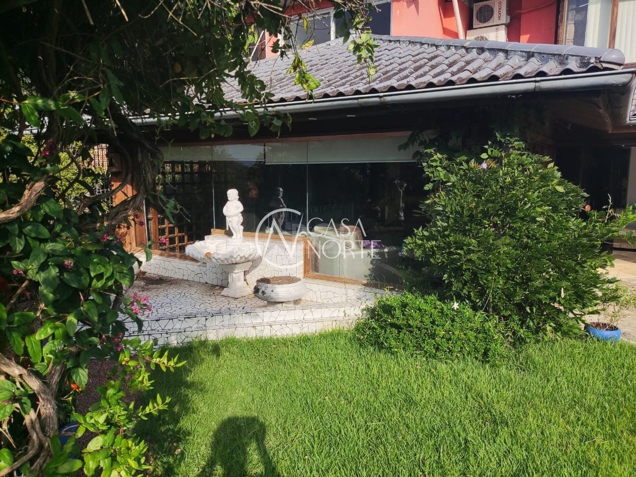 Casa à venda com 4 quartos, 1000m², 2 suítes, Rua Charruas no bairro Espírito Santo em Porto Alegre