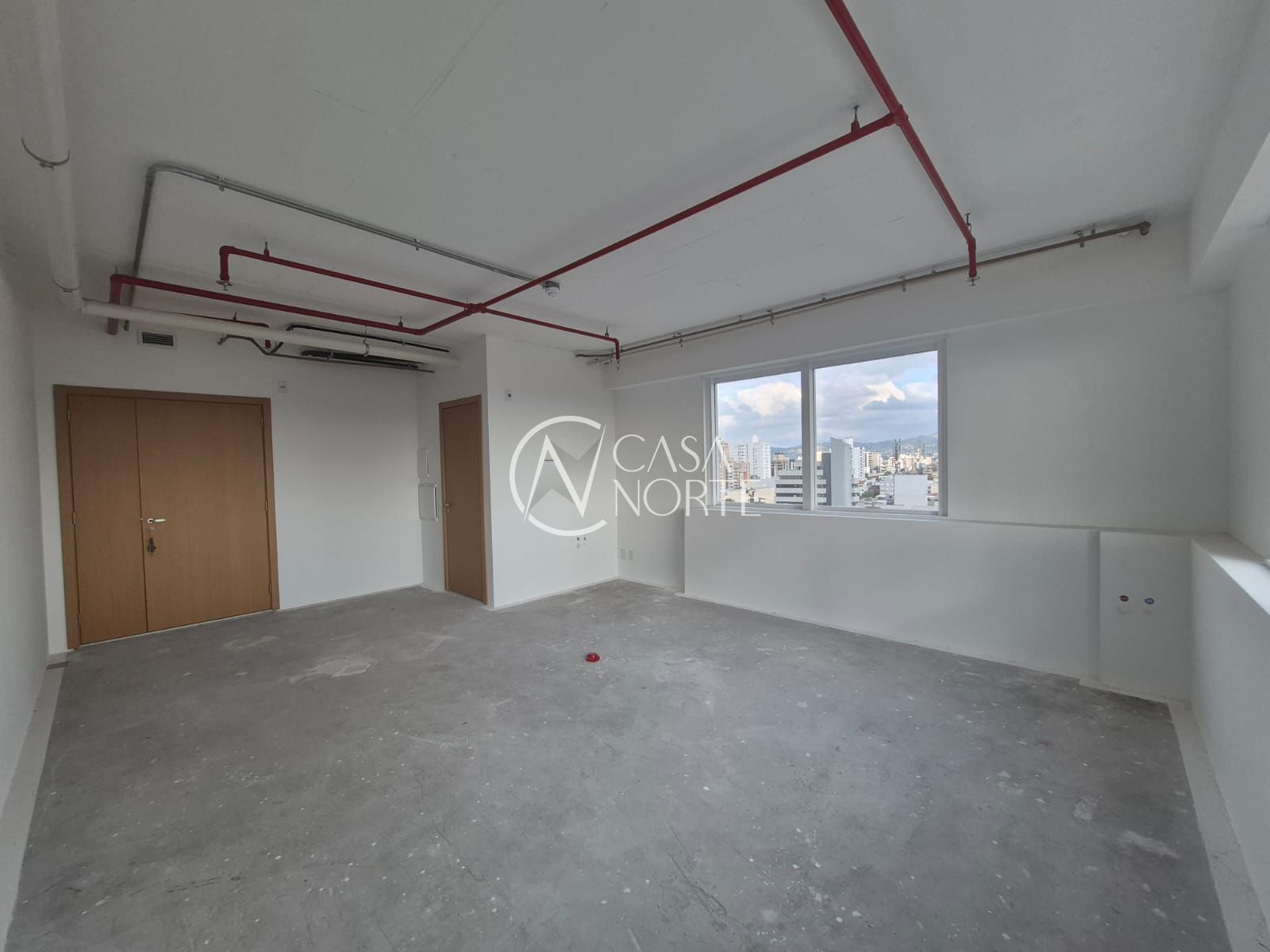 Sala Comercial à venda com 1 quarto, 38m², Rua Gomes Jardim no bairro Santana em Porto Alegre