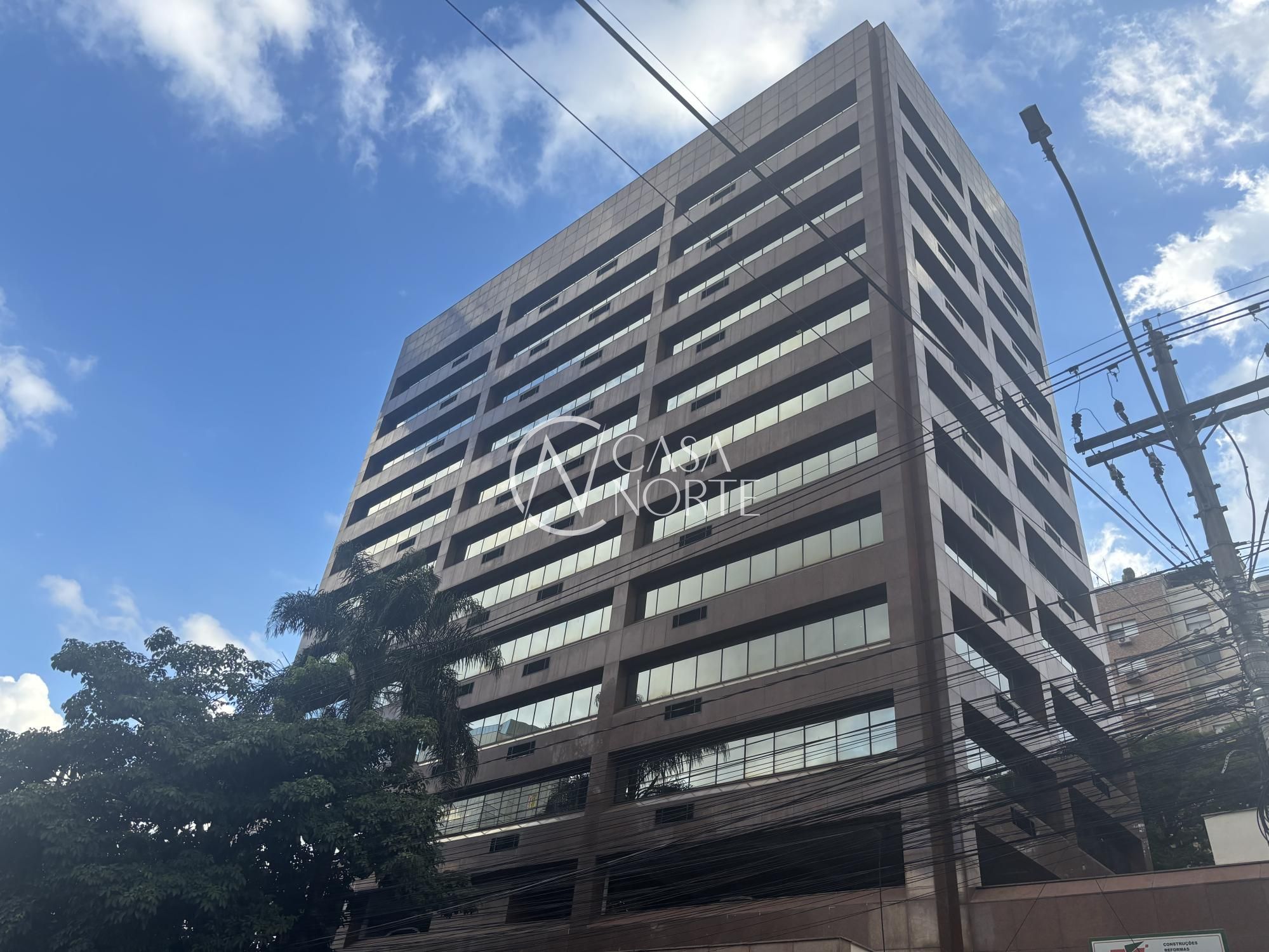 Sala Comercial à venda com 7 quartos, 308m², 4 vagas, Avenida Carlos Gomes no bairro Auxiliadora em Porto Alegre