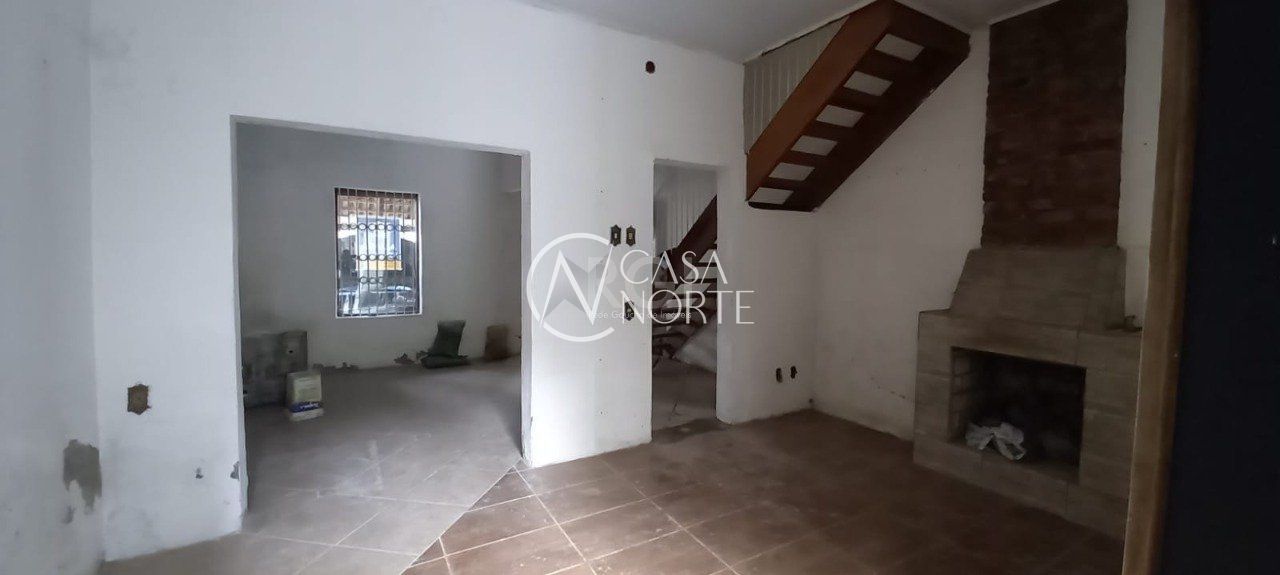 Sobrado à venda com 4 quartos, 110m², 1 suíte, 2 vagas, Rua Santo Antônio no bairro Floresta em Porto Alegre