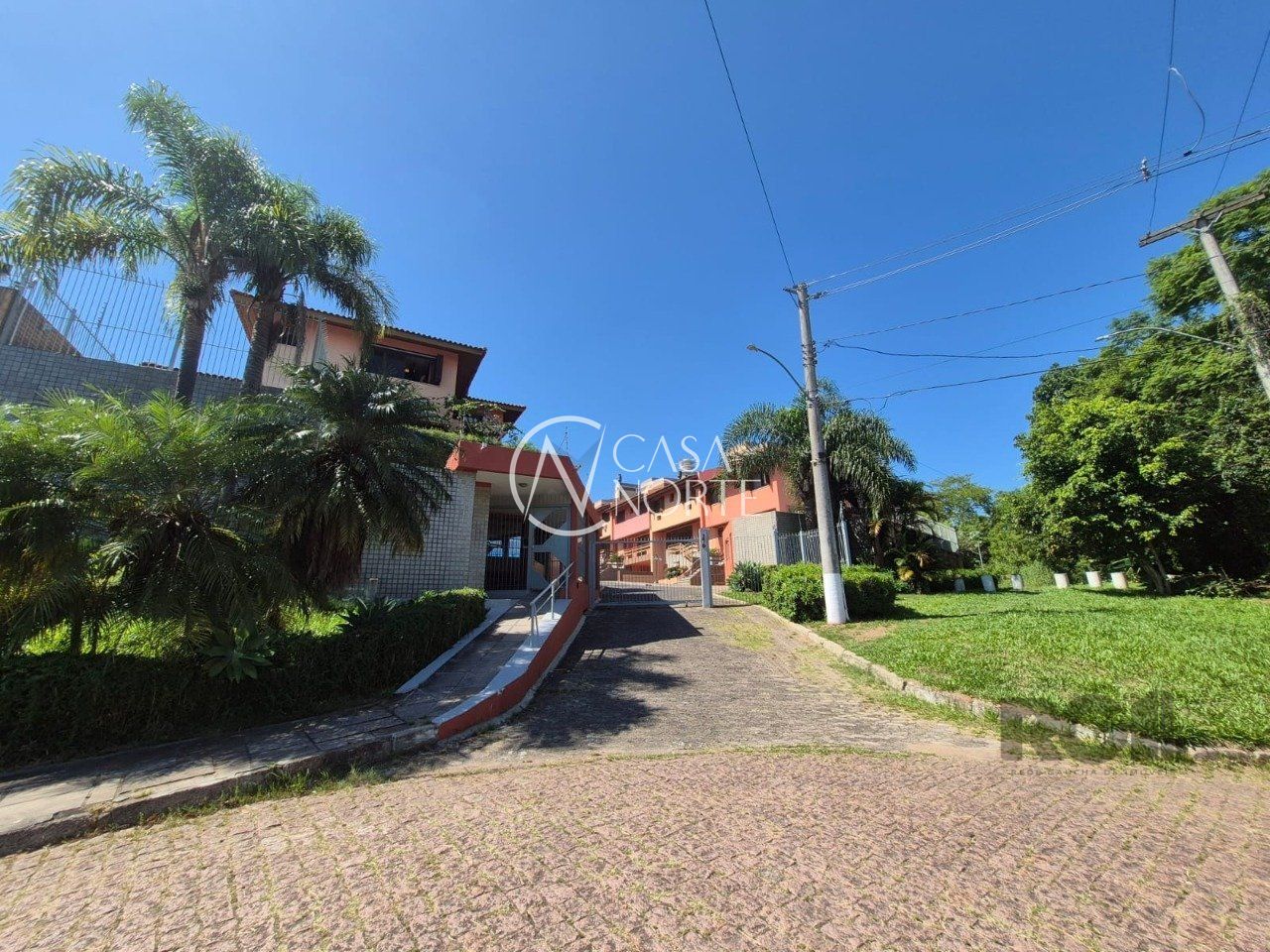 Casa de Condomínio à venda com 3 quartos, 285m², 3 suítes, 3 vagas, Rua Dona Ondina no bairro Menino Deus em Porto Alegre