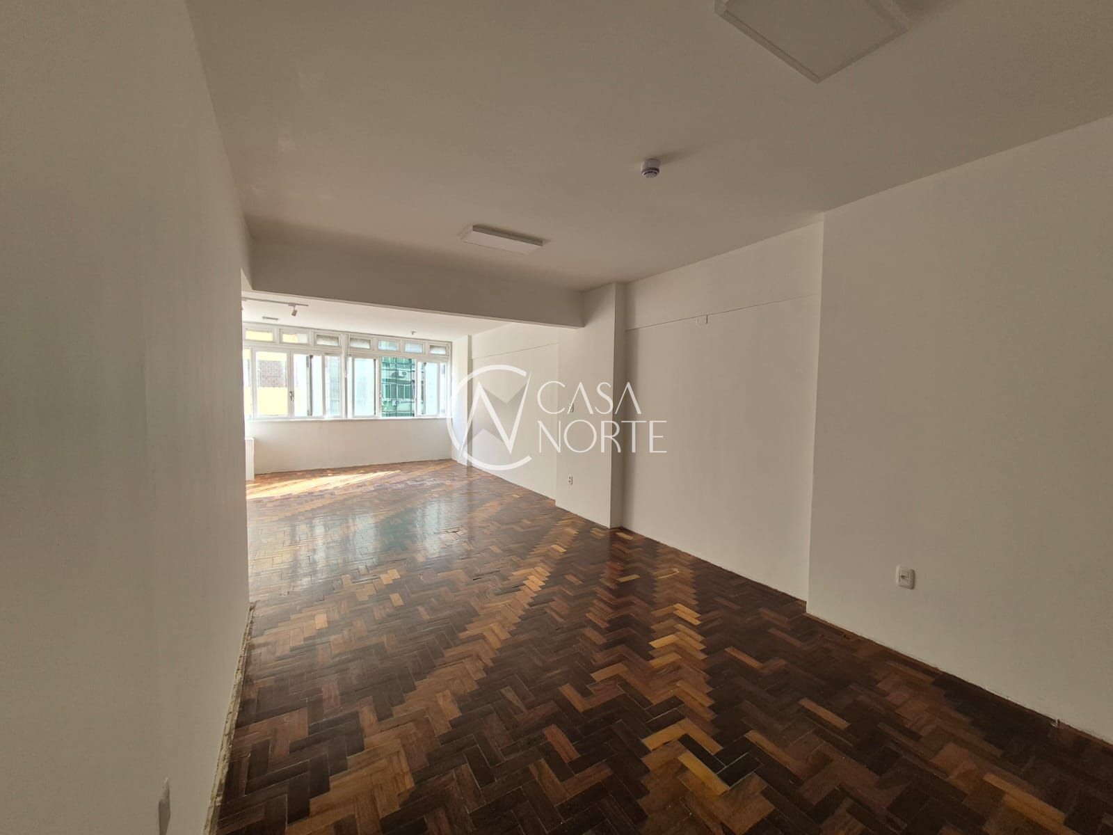 Sala Comercial à venda com 1 quarto, 51m², Praça Osvaldo Cruz no bairro Centro Histórico em Porto Alegre