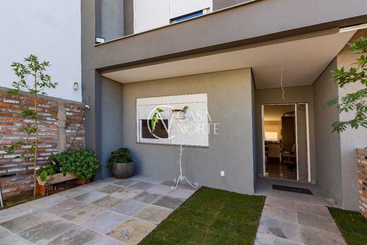 Casa à venda com 3 quartos, 252m², 1 suíte, Rua Barao de Itaqui no bairro Jardim São Pedro em Porto Alegre