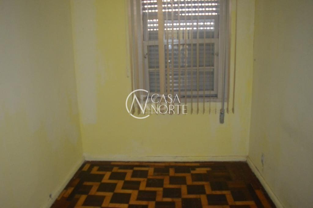 Sobrado à venda com 10 quartos, 300m², 2 suítes, Rua Ernesto Alves no bairro Floresta em Porto Alegre