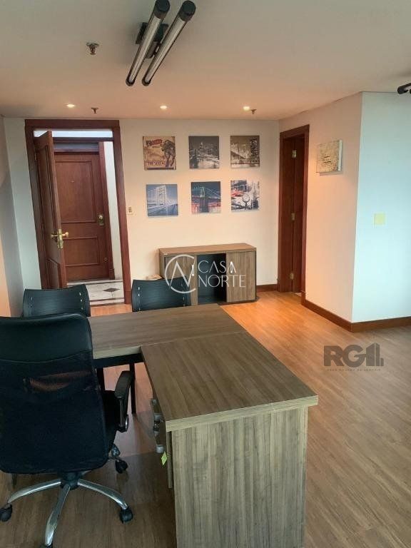 Sala Comercial à venda com 7 quartos, 308m², 4 vagas, Avenida Carlos Gomes no bairro Auxiliadora em Porto Alegre
