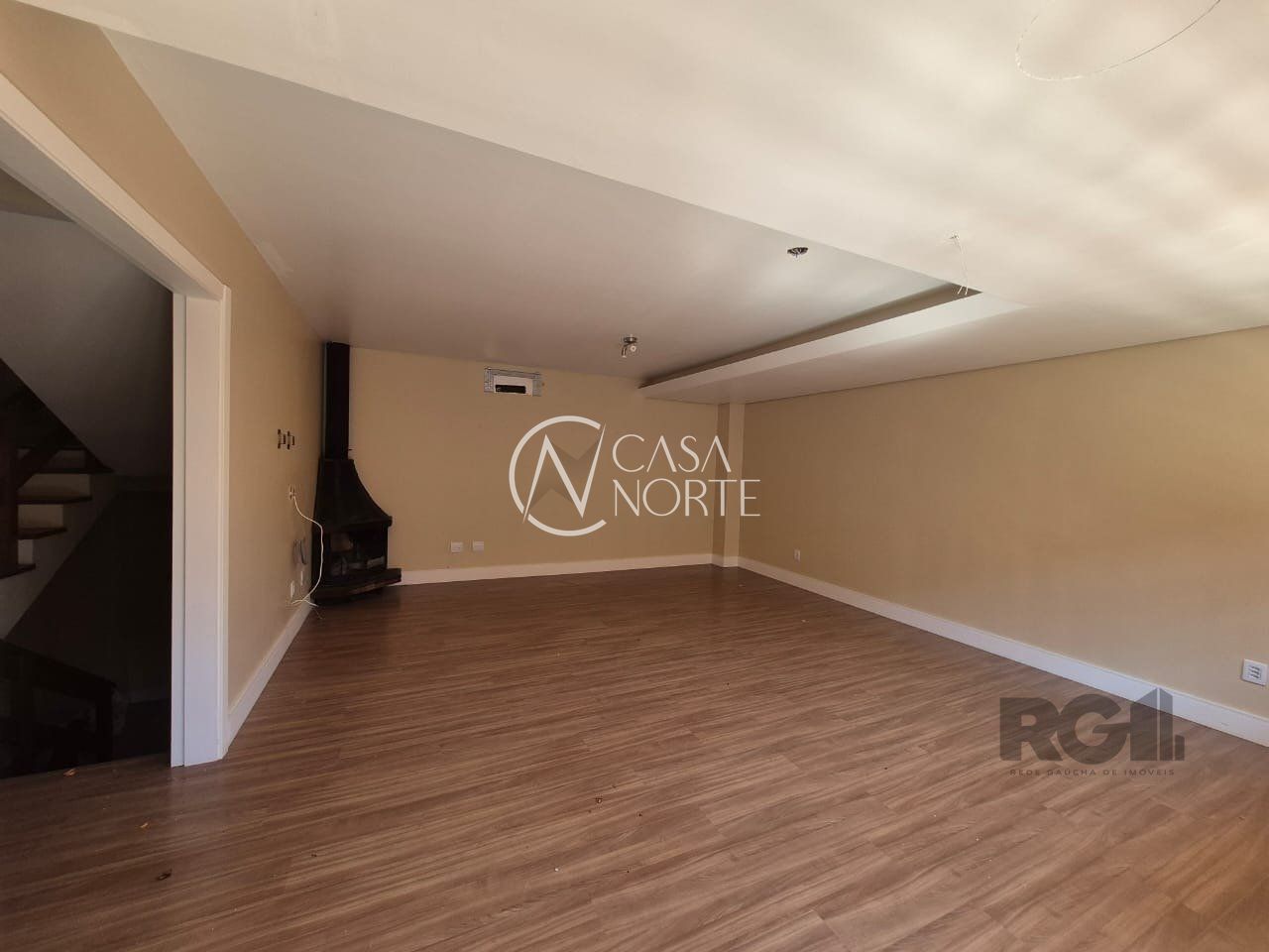 Casa de Condomínio à venda com 3 quartos, 285m², 3 suítes, 3 vagas, Rua Dona Ondina no bairro Menino Deus em Porto Alegre