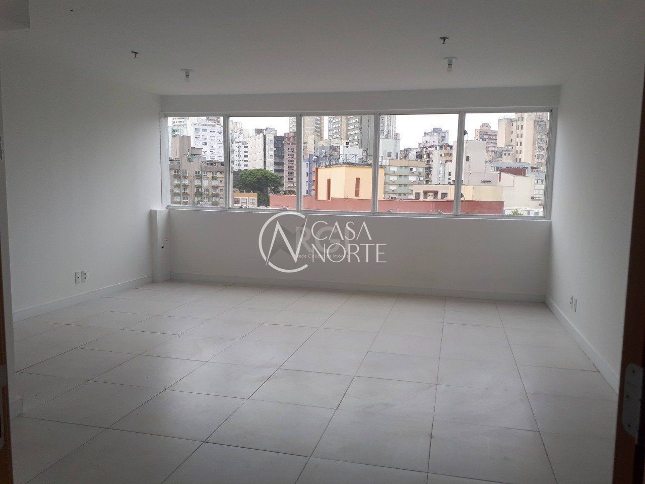 Sala Comercial à venda , 35m², Avenida Loureiro da Silva no bairro Cidade Baixa em Porto Alegre