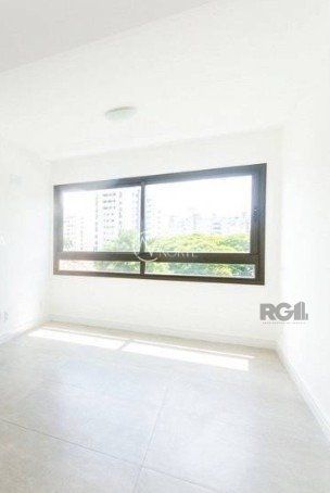 Apartamento à venda com 2 quartos, 650m², 1 suíte, 1 vaga, Praça Doutor Gastao Santos no bairro Passo da Areia em Porto Alegre