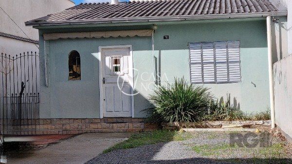 Casa Comercial à venda , 110m², Rua Itapeva no bairro Passo da Areia em Porto Alegre