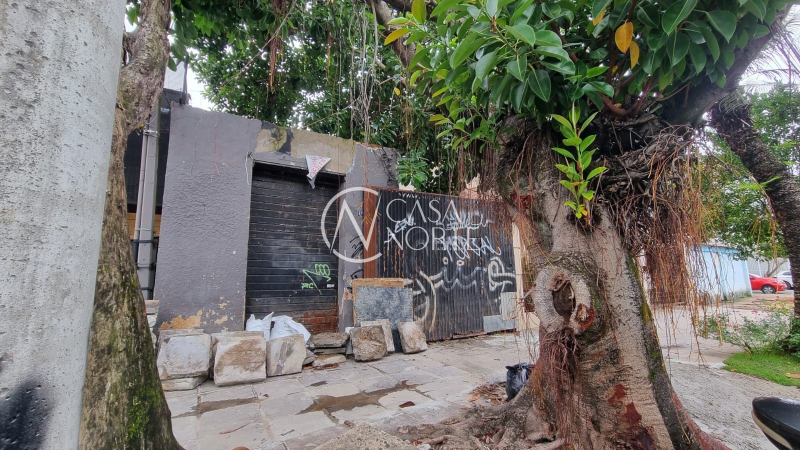 Terreno à venda  com 217m², Avenida Berlim no bairro Floresta em Porto Alegre