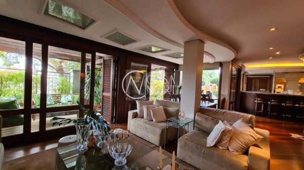 Casa de Condomínio à venda com 4 quartos, 741m², 4 suítes, 2 vagas, Rua Gustavo Schmidt no bairro Três Figueiras em Porto Alegre