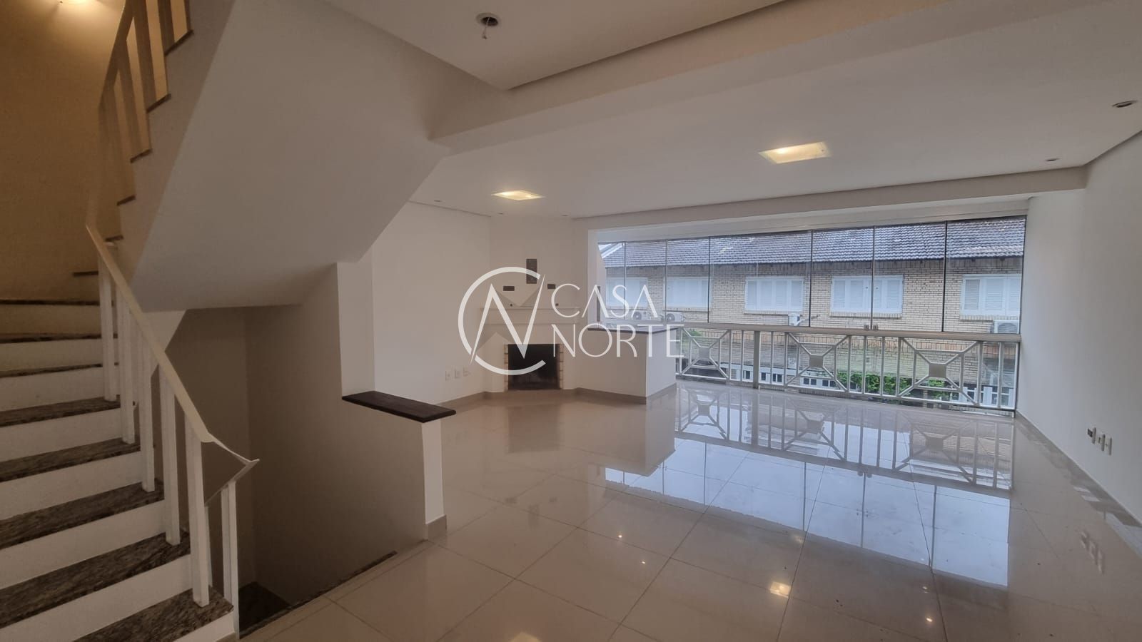 Casa de Condomínio à venda com 3 quartos, 196m², 1 suíte, 2 vagas, Rua Professor Xavier Simões no bairro Tristeza em Porto Alegre