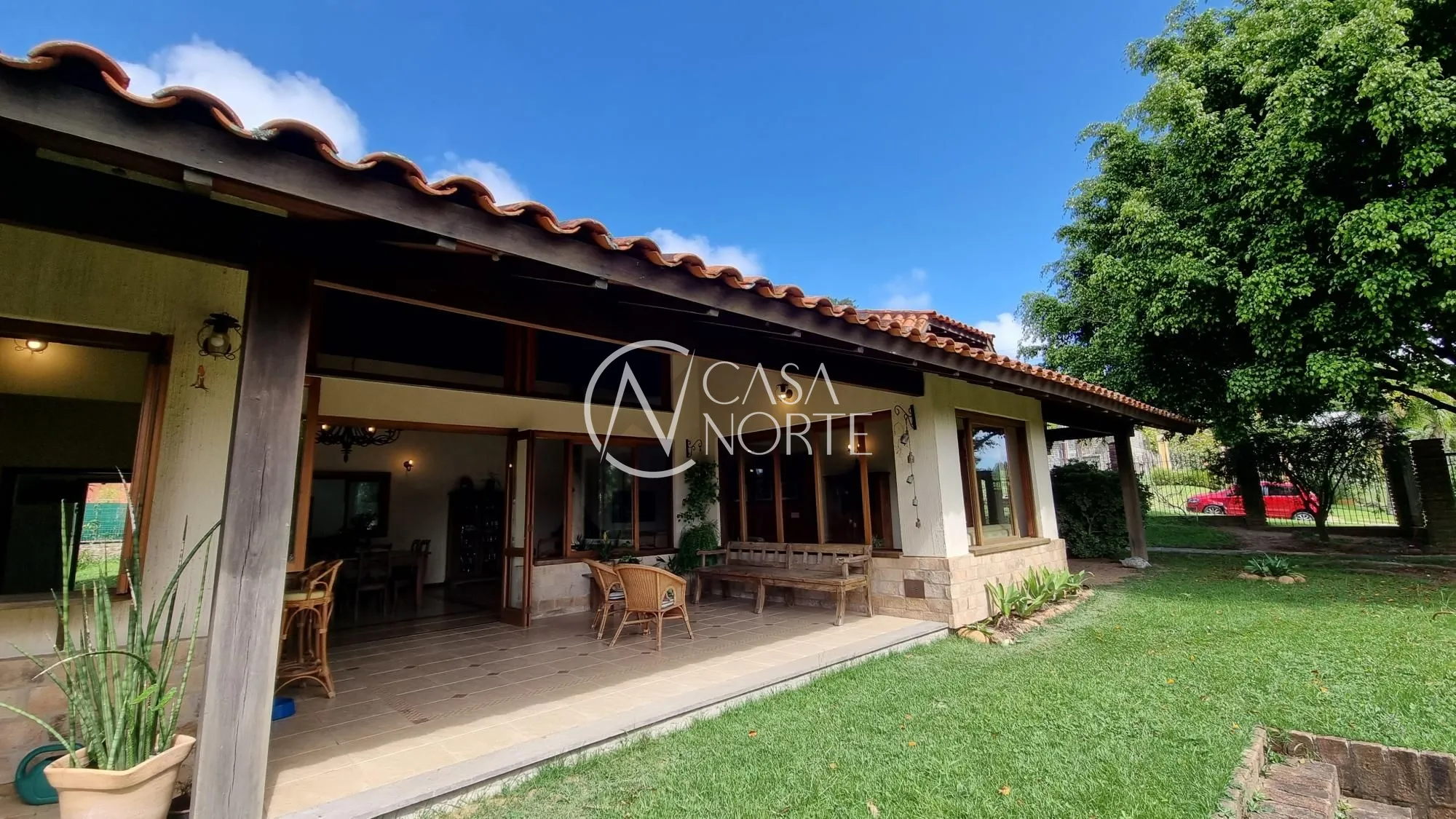 Casa à venda com 4 quartos, 600m², 4 suítes, 2 vagas, Avenida Belem Velho no bairro Vila Nova em Porto Alegre