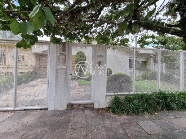 Casa à venda com 3 quartos, 280m², 1 suíte, 2 vagas, Avenida Doutor Walter So Jobim no bairro Jardim Lindóia em Porto Alegre