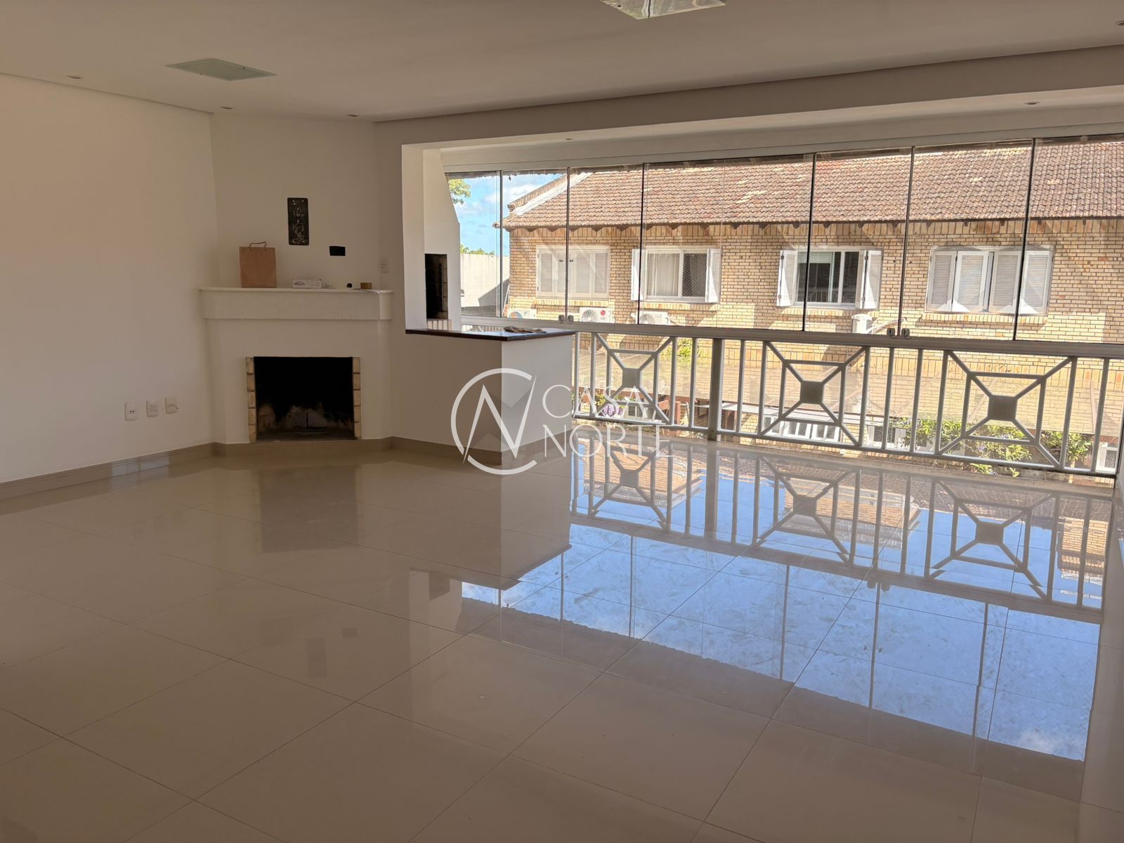 Casa de Condomínio à venda com 3 quartos, 196m², 1 suíte, 2 vagas, Rua Professor Xavier Simões no bairro Tristeza em Porto Alegre