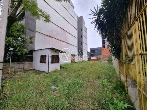 Terreno à venda  com 321m², Rua Itapeva no bairro Passo da Areia em Porto Alegre
