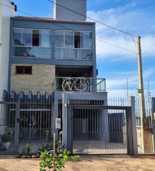 Casa à venda com 4 quartos, 276m², 2 suítes, 3 vagas, Avenida Nestor Valdman no bairro Jardim Itu em Porto Alegre
