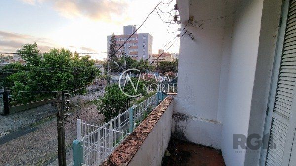 Casa à venda com 3 quartos, 215m², 6 vagas, Rua Conselheiro Brusque no bairro Jardim Itu em Porto Alegre