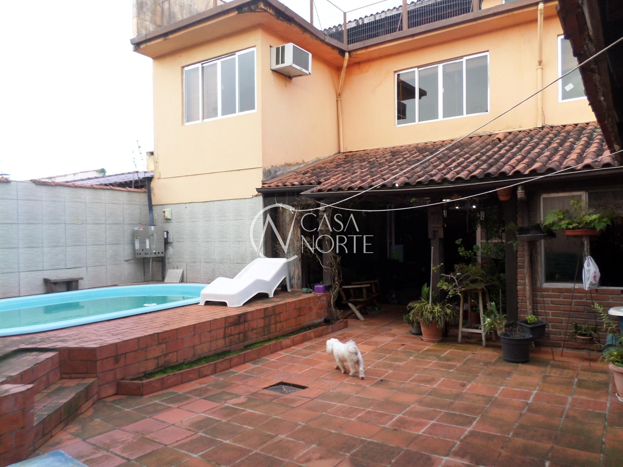 Casa à venda com 7 quartos, 350m², 4 suítes, 8 vagas, Rua Engenheiro Tito Marques Fernandes no bairro Ipanema em Porto Alegre