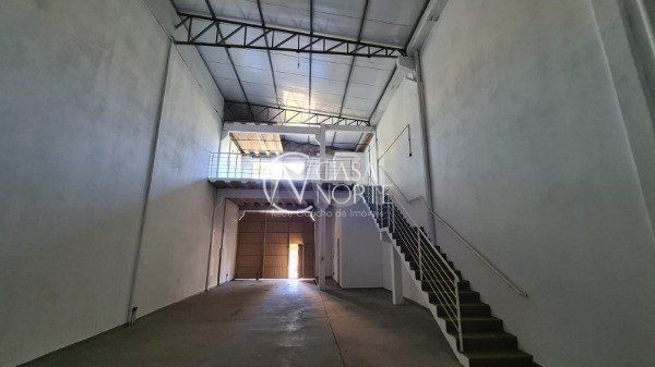 Pavilhão à venda , 521m², Rua Buarque de Macedo no bairro São Geraldo em Porto Alegre