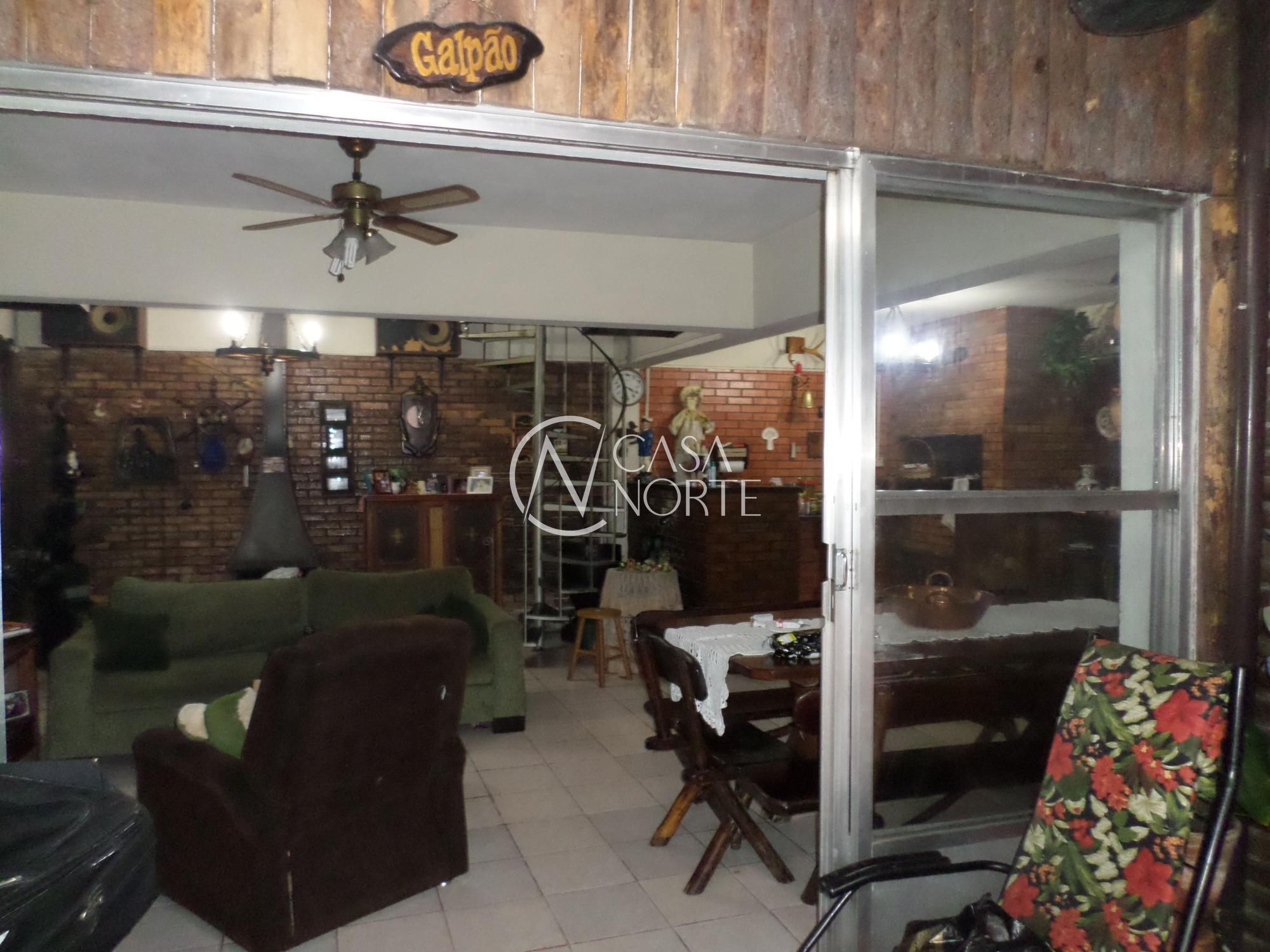 Casa à venda com 7 quartos, 350m², 4 suítes, 8 vagas, Rua Engenheiro Tito Marques Fernandes no bairro Ipanema em Porto Alegre