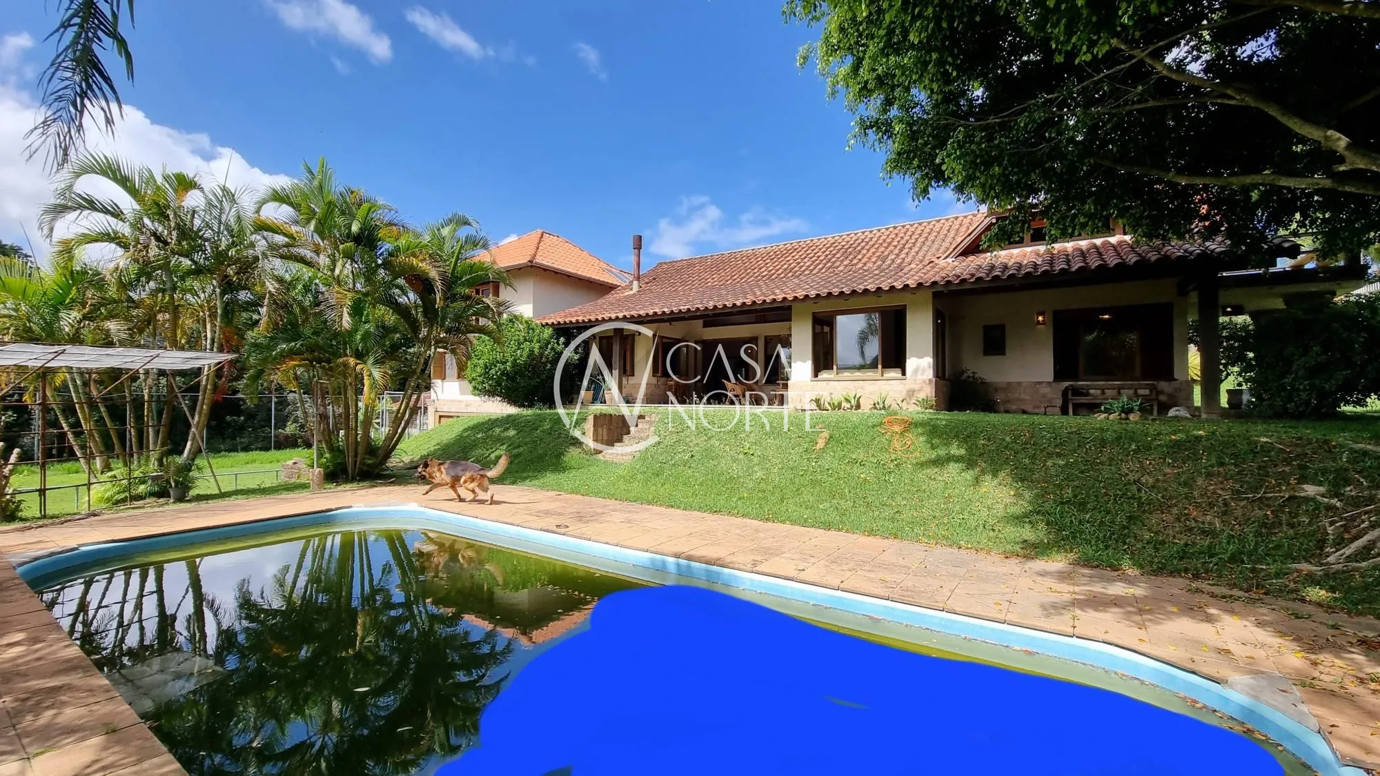 Casa à venda com 4 quartos, 600m², 4 suítes, 2 vagas, Avenida Belem Velho no bairro Vila Nova em Porto Alegre