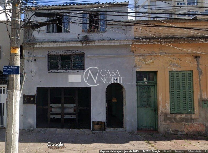 Casa à venda com 4 quartos, 199m², 1 vaga, Rua Dezessete de Junho no bairro Menino Deus em Porto Alegre