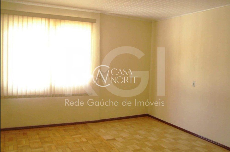 Casa à venda com 2 quartos, 124m², 4 vagas, Avenida Ipe no bairro Vila Jardim em Porto Alegre