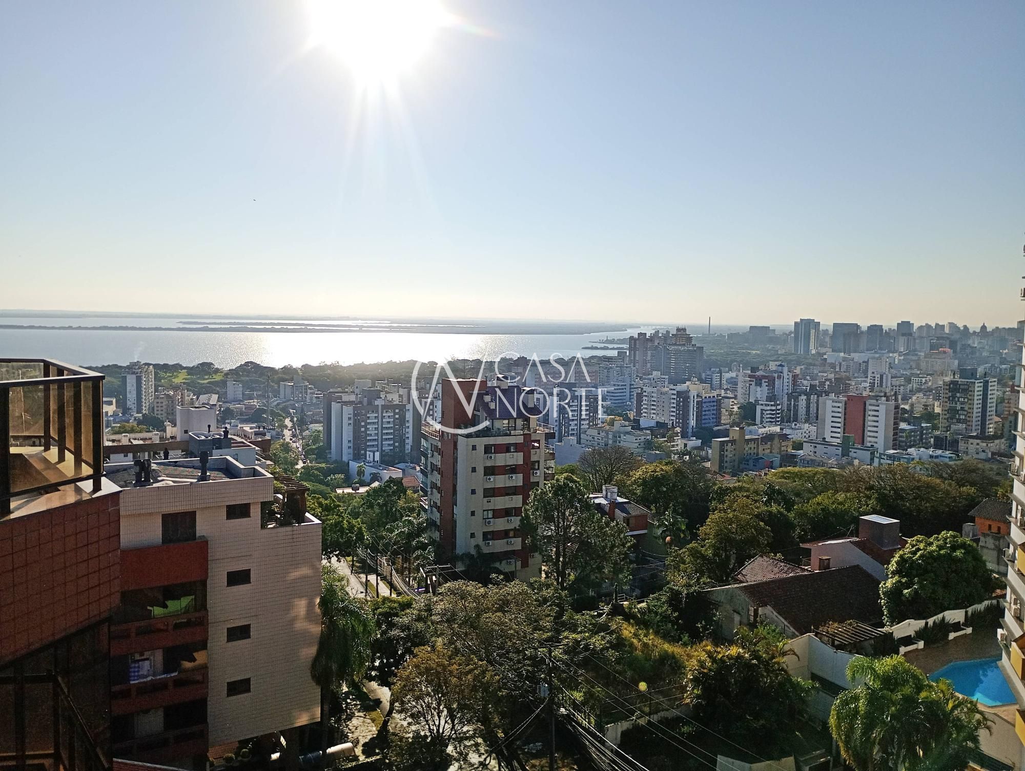 Cobertura à venda com 3 quartos, 310m², 1 suíte, 3 vagas, Rua Corrêa Lima no bairro Menino Deus em Porto Alegre