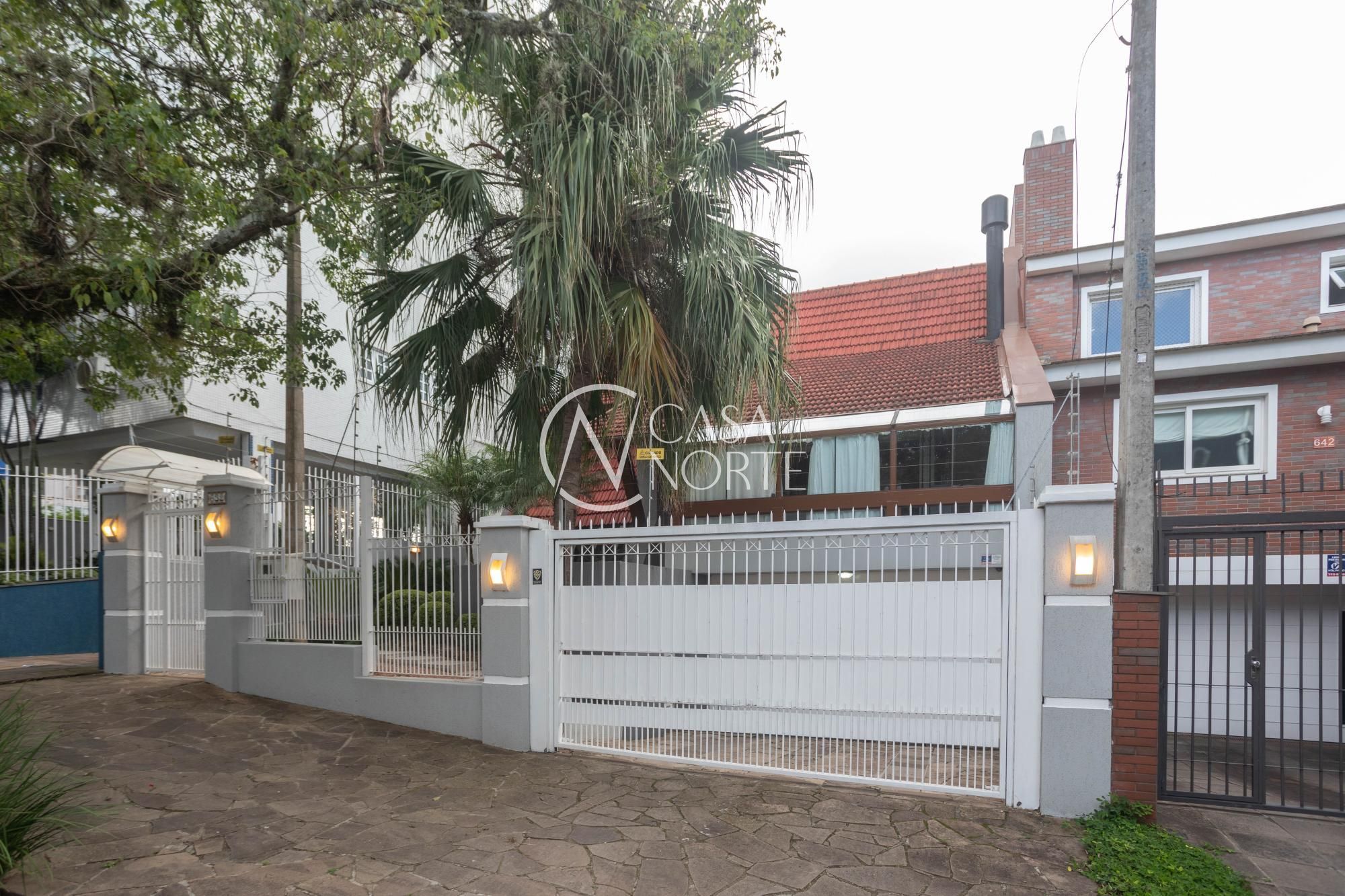 Casa à venda com 4 quartos, 282m², 1 suíte, 2 vagas, Rua João Paetzel no bairro Chácara das Pedras em Porto Alegre