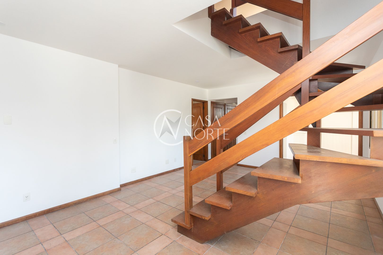 Cobertura à venda com 3 quartos, 245m², 1 suíte, 2 vagas, Rua Doutor Freire Alemão no bairro Mont Serrat em Porto Alegre