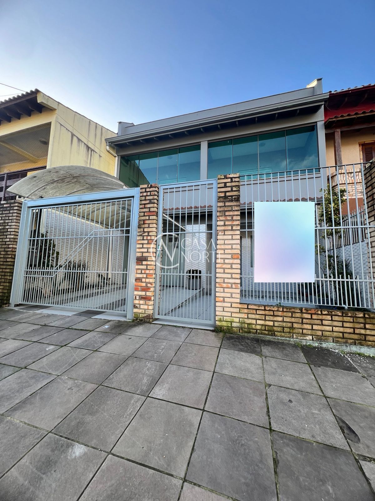 Casa à venda com 3 quartos, 215m², 1 suíte, 2 vagas, Rua Paulo Stuart Wright no bairro Hípica em Porto Alegre