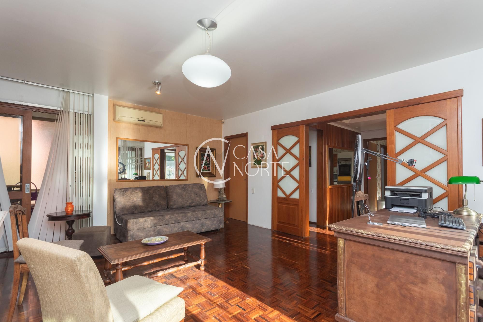 Casa à venda com 3 quartos, 324m², 1 suíte, 2 vagas, Avenida Teixeira Mendes no bairro Chácara das Pedras em Porto Alegre