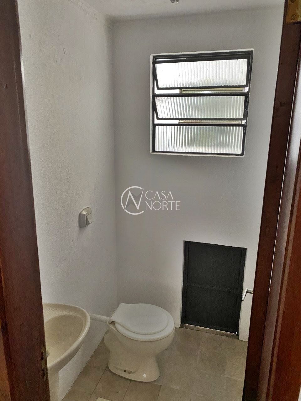 Sala Comercial à venda com 1 quarto, 26m², Avenida Tapiaçu no bairro Passo da Areia em Porto Alegre