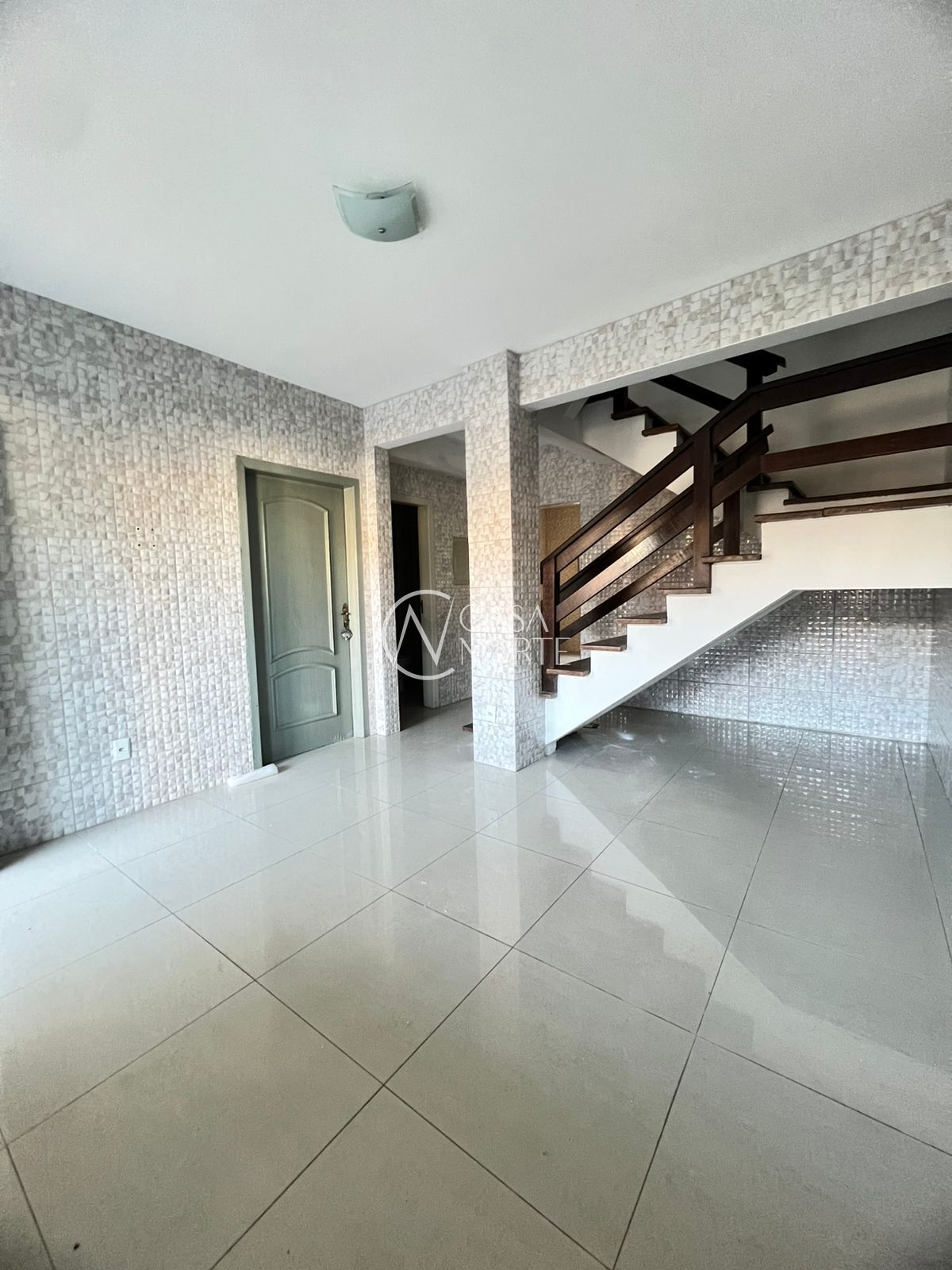 Casa à venda com 3 quartos, 215m², 1 suíte, 2 vagas, Rua Paulo Stuart Wright no bairro Hípica em Porto Alegre