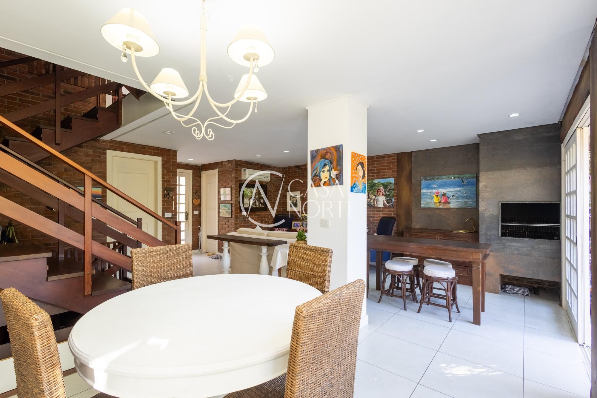 Casa de Condomínio à venda com 3 quartos, 201m², 1 suíte, 3 vagas, Rua Germano Gundlach no bairro Chácara das Pedras em Porto Alegre