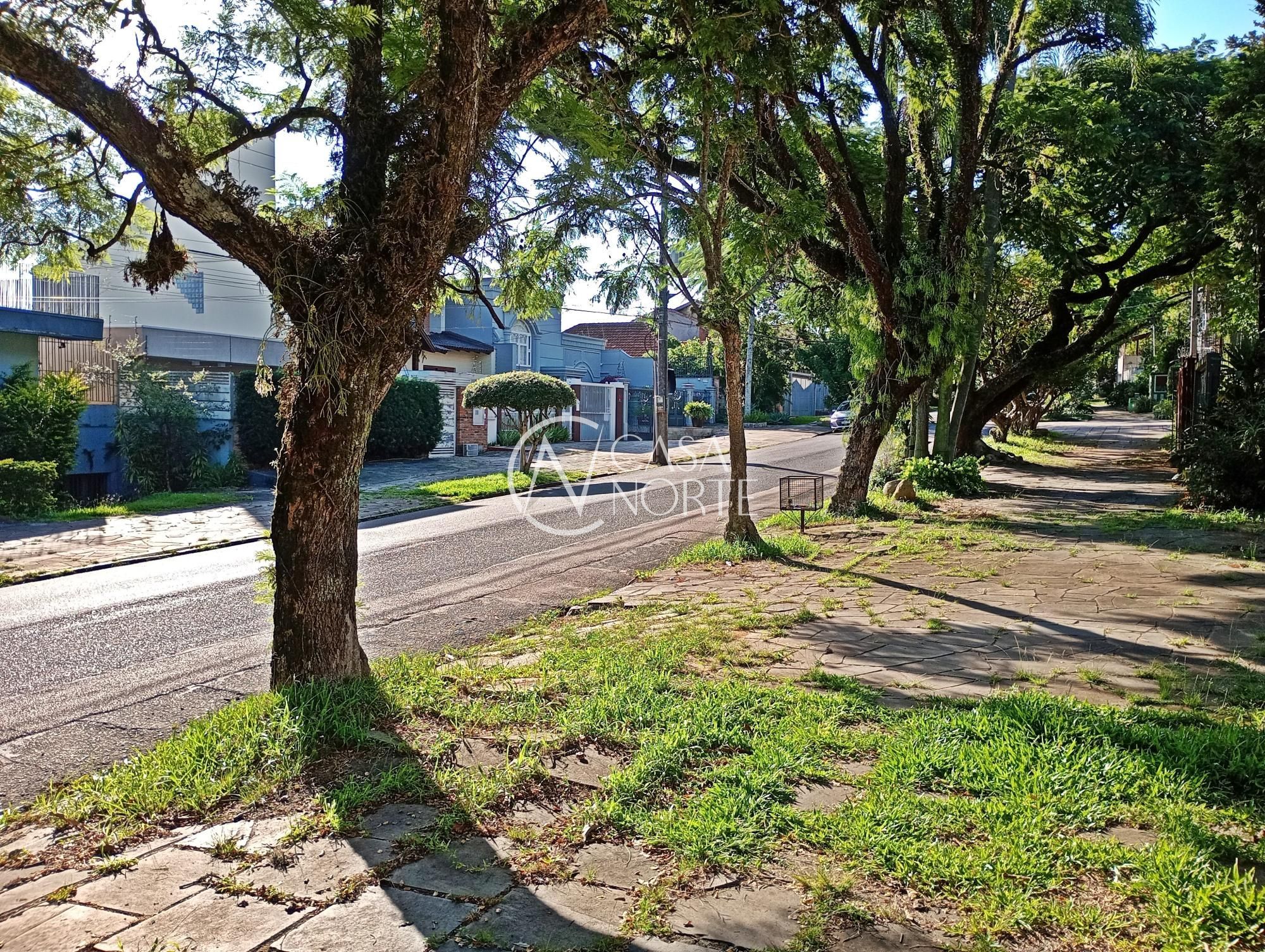 Casa à venda com 3 quartos, 147m², 3 suítes, 2 vagas, Avenida General Barreto Viana no bairro Chácara das Pedras em Porto Alegre