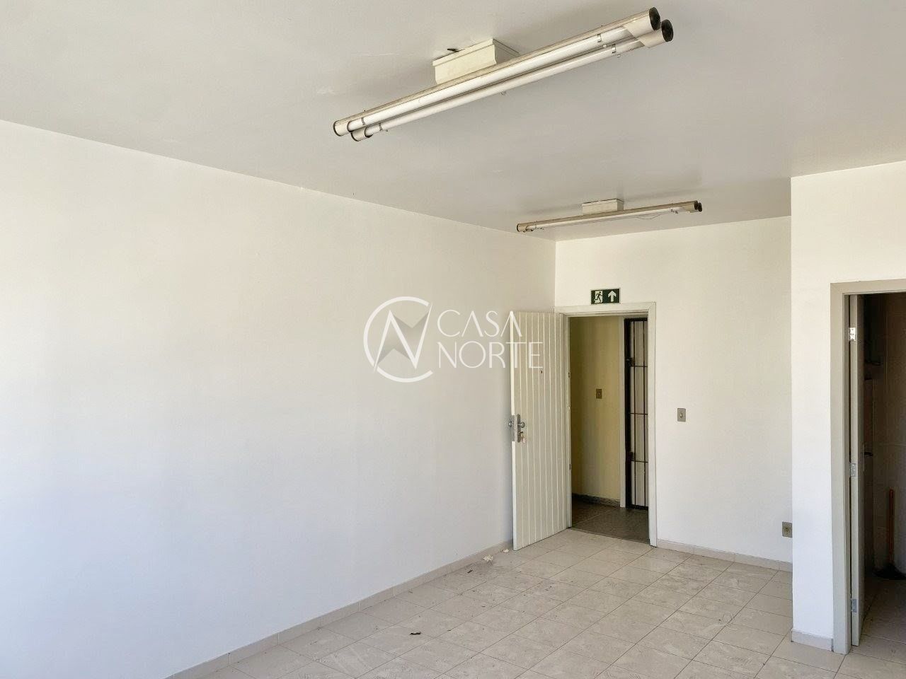 Sala Comercial à venda com 1 quarto, 28m², Rua Tupi no bairro Passo da Areia em Porto Alegre