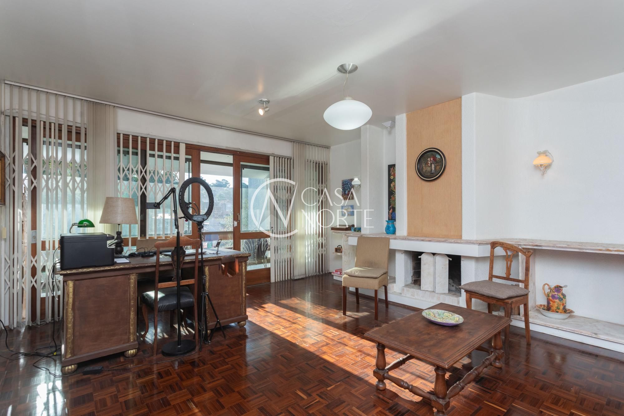 Casa à venda com 3 quartos, 324m², 1 suíte, 2 vagas, Avenida Teixeira Mendes no bairro Chácara das Pedras em Porto Alegre