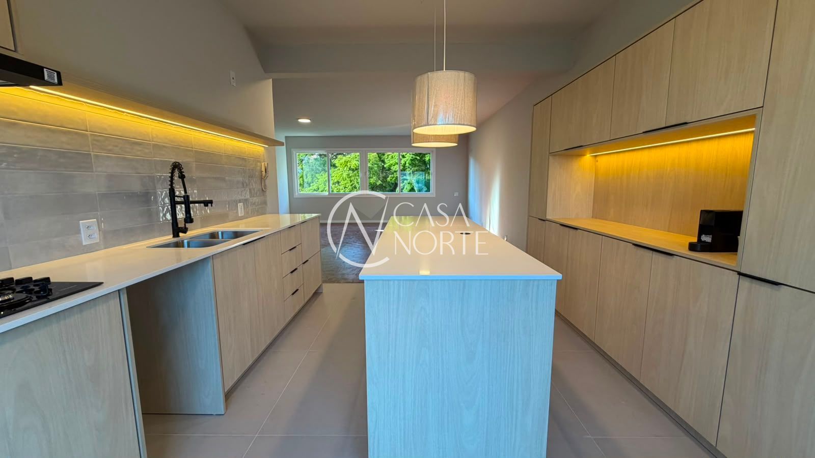 Apartamento à venda com 3 quartos, 141m², 1 suíte, 1 vaga, Avenida Ganzo no bairro Menino Deus em Porto Alegre