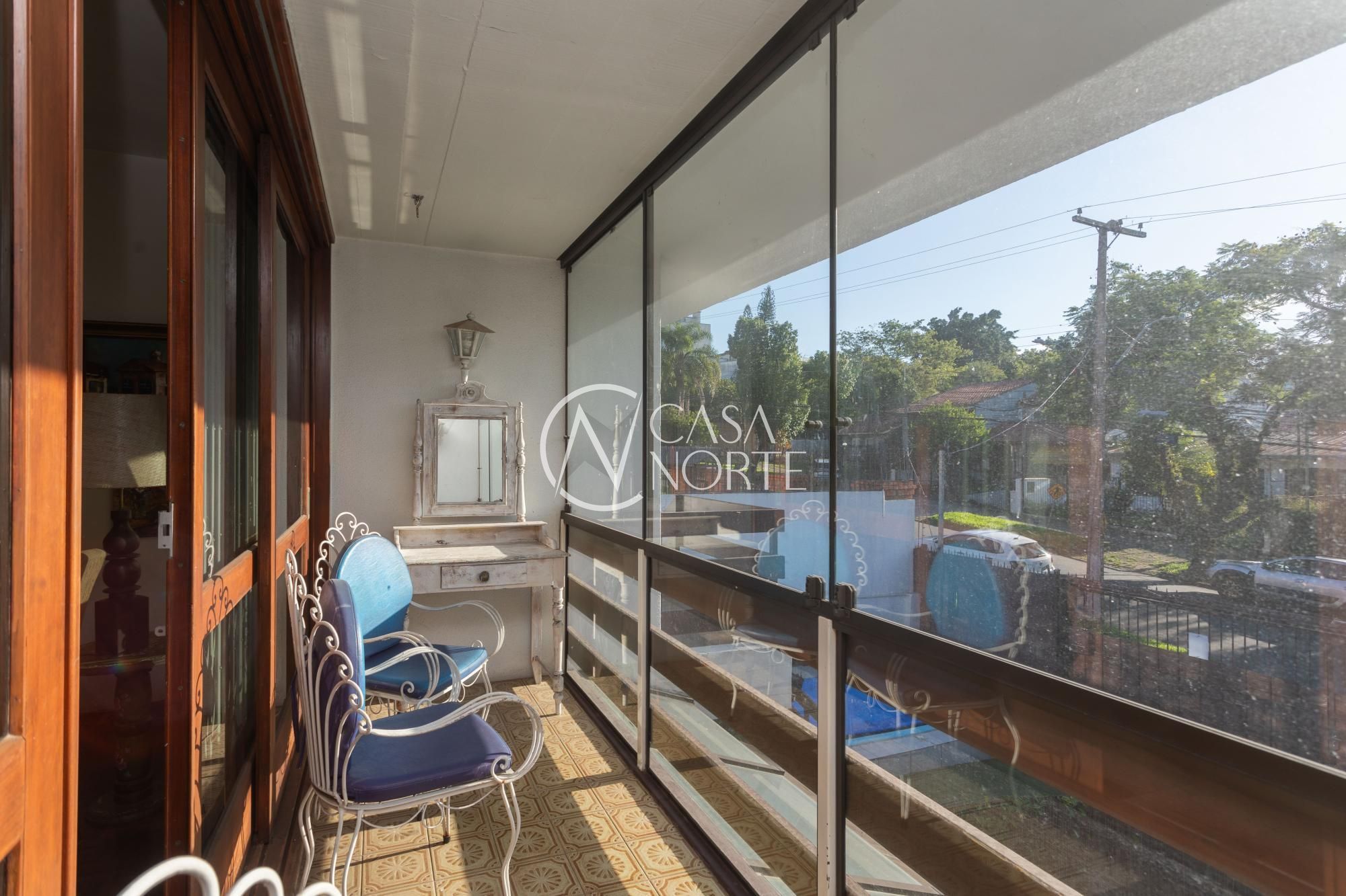 Casa à venda com 3 quartos, 324m², 1 suíte, 2 vagas, Avenida Teixeira Mendes no bairro Chácara das Pedras em Porto Alegre