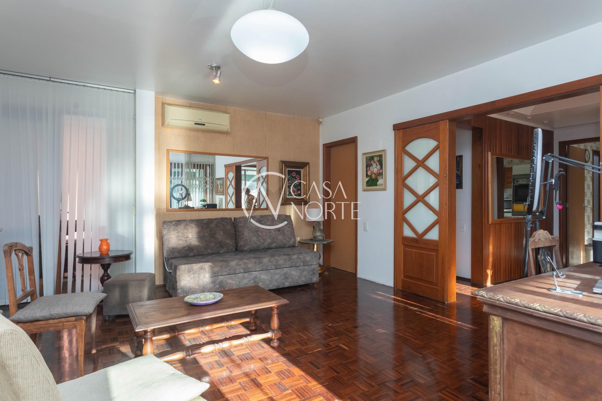 Casa à venda com 3 quartos, 324m², 1 suíte, 2 vagas, Avenida Teixeira Mendes no bairro Chácara das Pedras em Porto Alegre