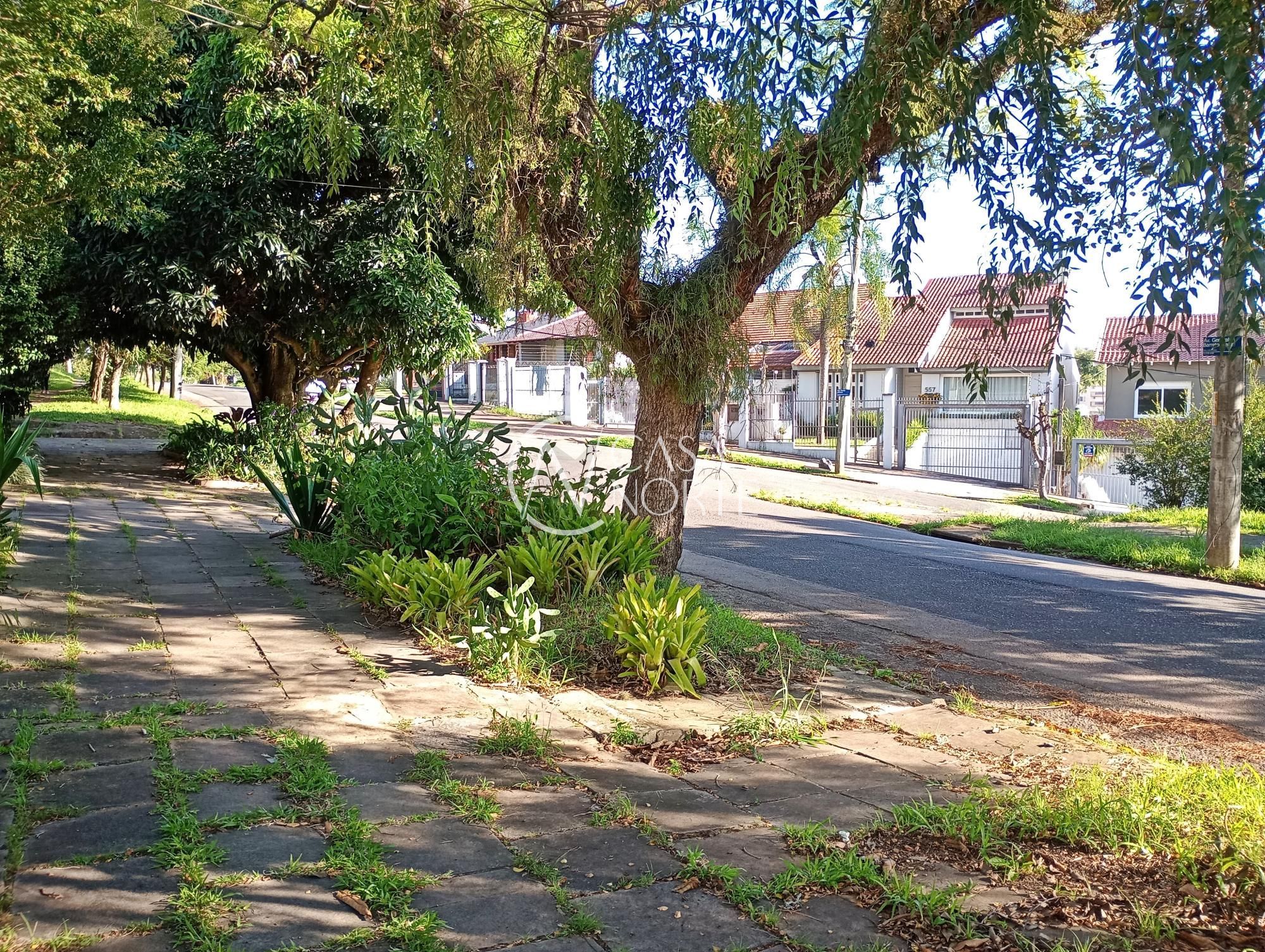 Casa à venda com 3 quartos, 147m², 3 suítes, 2 vagas, Avenida General Barreto Viana no bairro Chácara das Pedras em Porto Alegre