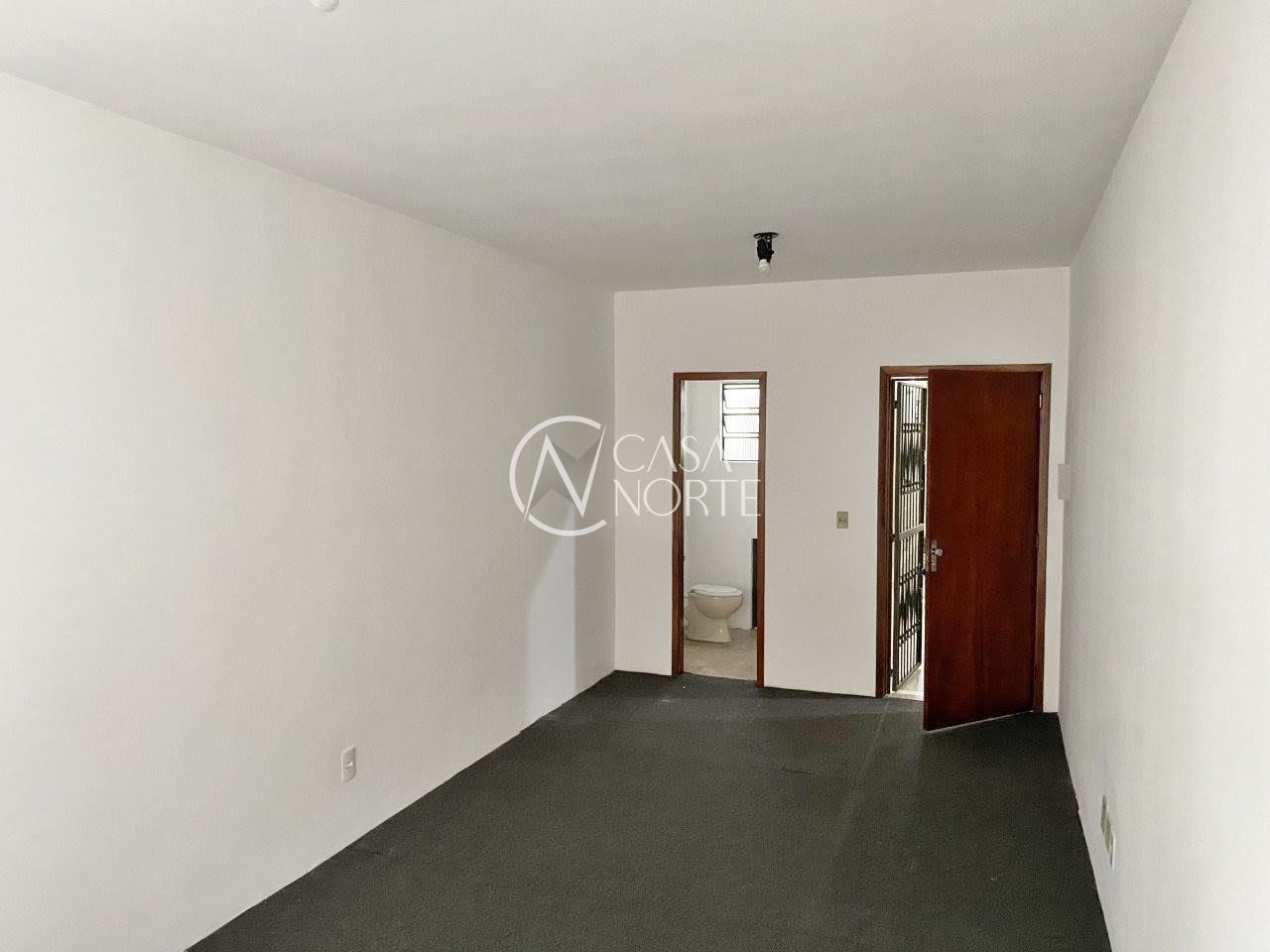 Sala Comercial à venda com 1 quarto, 26m², Avenida Tapiaçu no bairro Passo da Areia em Porto Alegre