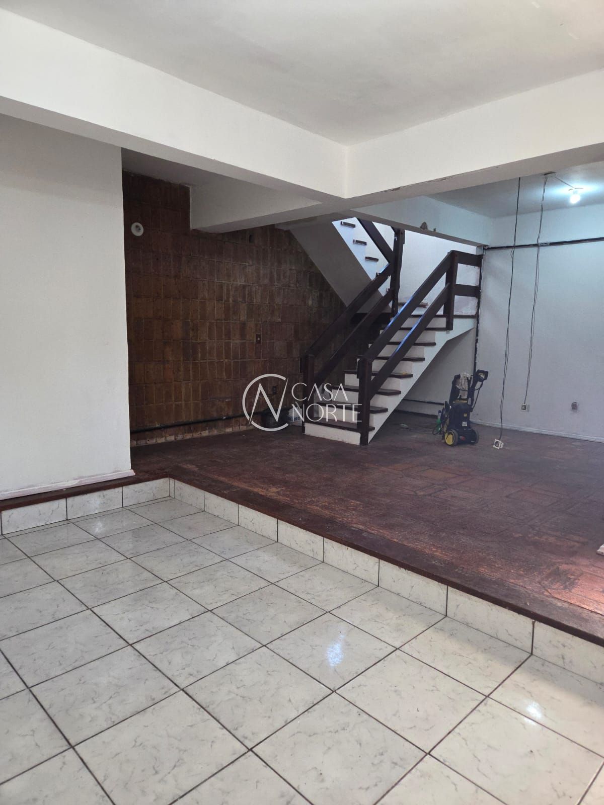 Casa à venda com 4 quartos, 200m², 1 suíte, 2 vagas, Rua Doutor Aurélio Py no bairro Medianeira em Porto Alegre