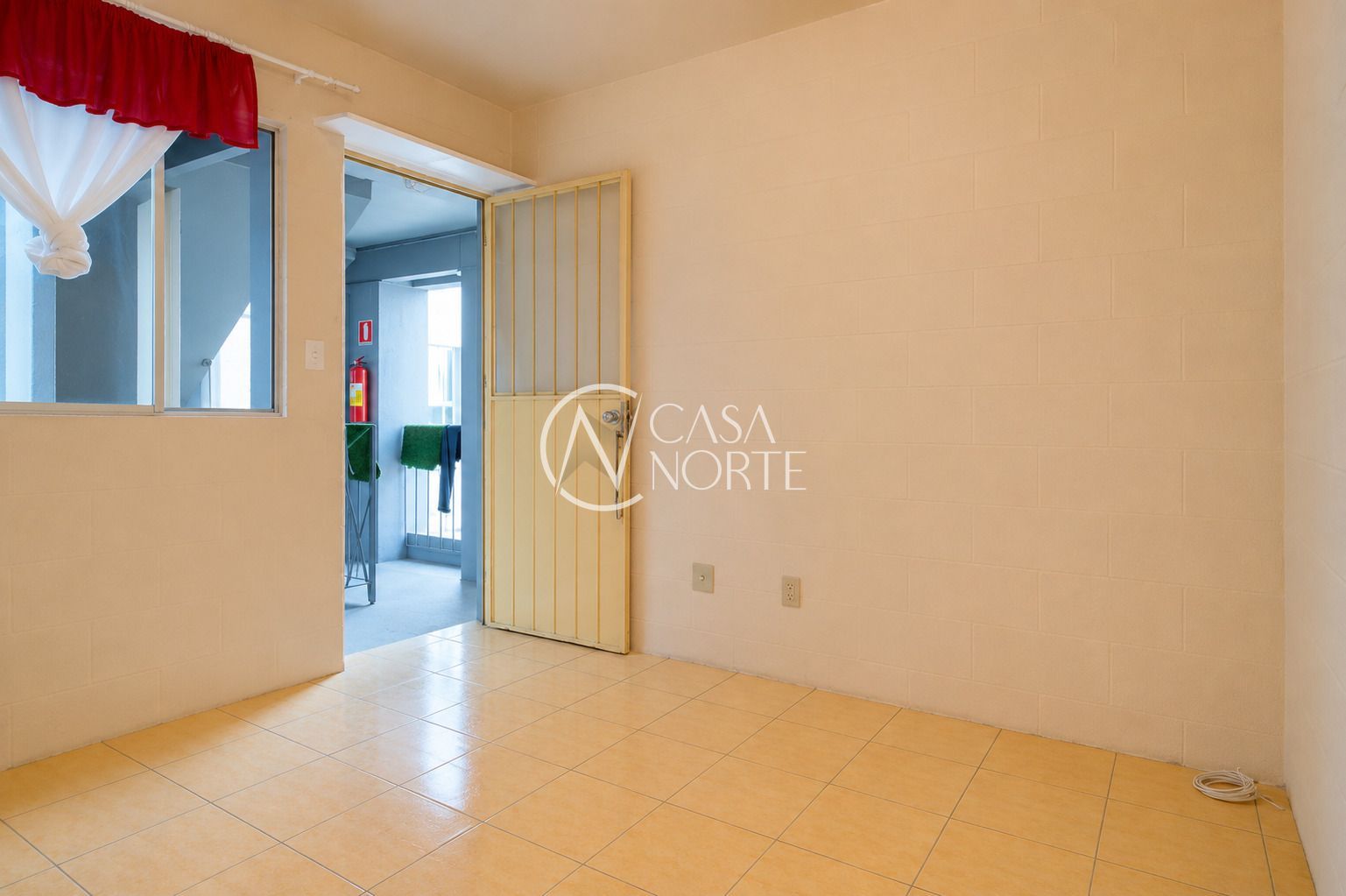 Apartamento à venda com 2 quartos, 39m², 1 vaga, Rua dos Maias no bairro Rubem Berta em Porto Alegre