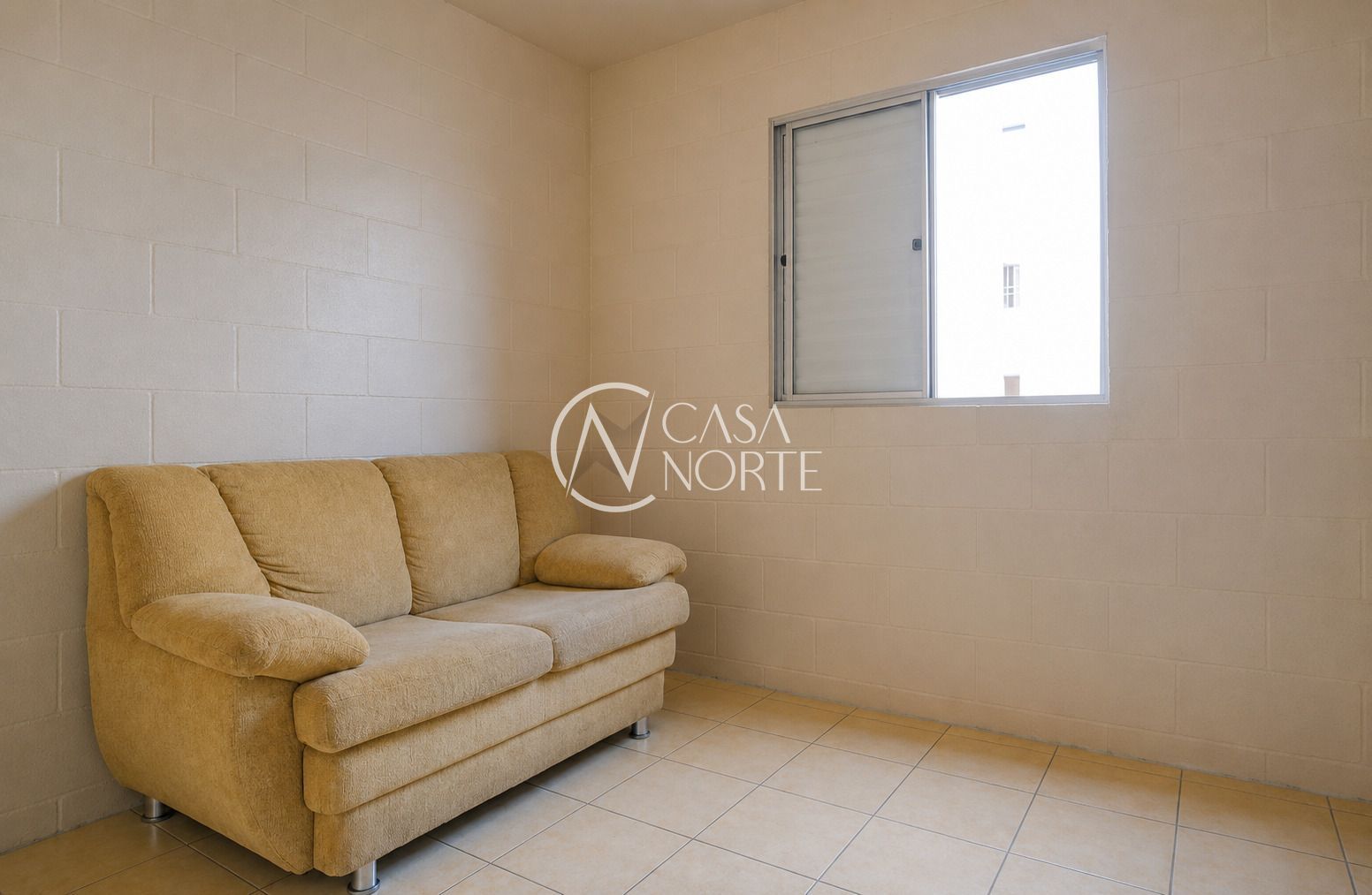 Apartamento à venda com 2 quartos, 39m², 1 vaga, Rua dos Maias no bairro Rubem Berta em Porto Alegre