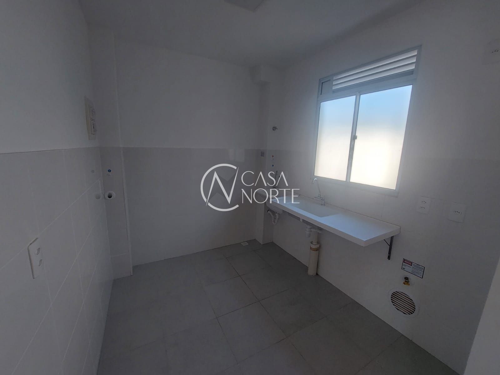 Apartamento à venda com 2 quartos, 40m², 1 vaga, Rua 7008 no bairro Restinga em Porto Alegre