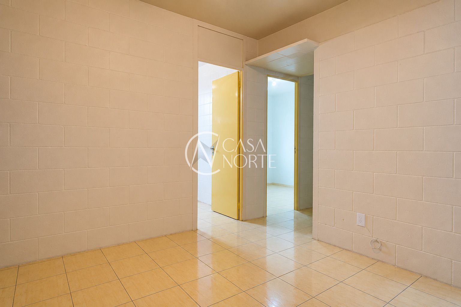 Apartamento à venda com 2 quartos, 39m², 1 vaga, Rua dos Maias no bairro Rubem Berta em Porto Alegre