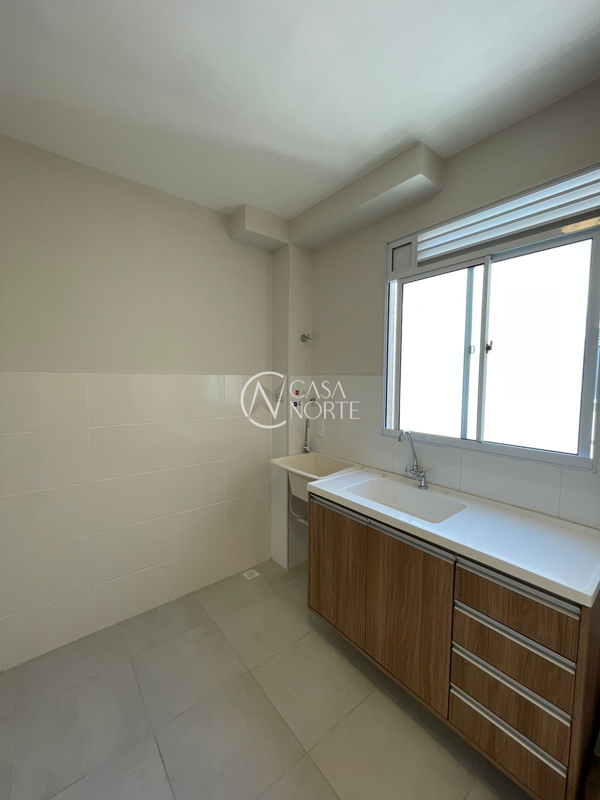 Apartamento à venda com 2 quartos, 40m², 1 vaga, Rua 7008 no bairro Restinga em Porto Alegre